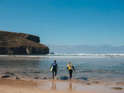 bedruthan-hotel-cornwall-surf-break-1465x1099-c-center