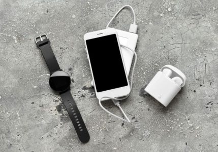 devices_shutterstock_2107578452