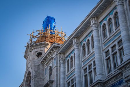 mansions_shutterstock_2561786177